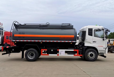 SCS5180GFWDFH型腐蝕性物品罐式運輸車圖片 SCS5180GFWDFH型腐蝕性物品罐式運輸車圖片