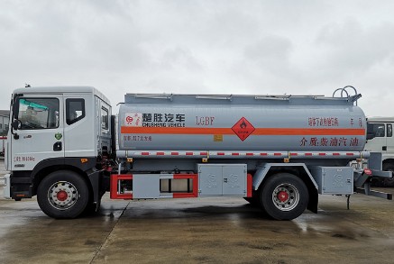 ����12���|�L(f��ng)������D9�͹�܇�෽λ�DƬ