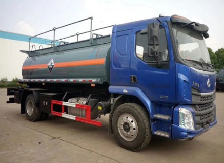 東風柳汽單橋DLQ5180GFWLZ5型腐蝕性物品罐式運輸車 東風柳汽單橋DLQ5180GFWLZ5型腐蝕性物品罐式運輸車