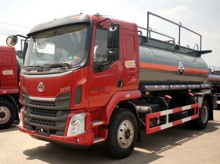 東風柳汽單橋DLQ5180GFWLZ5型腐蝕性物品罐式運輸車 東風柳汽單橋DLQ5180GFWLZ5型腐蝕性物品罐式運輸車